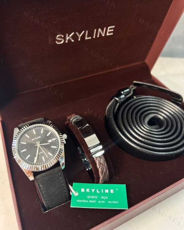 Pack de ideas regalo: reloj de pulsera con correa negra, pulsera trenzada marrón y cinturón negro. SKYLINE grabado en la caja y en el reloj.