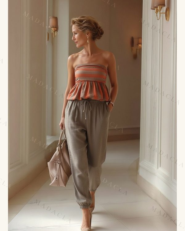 Conjunto de top palabra de honor a rayas naranjas y beiges, con pantalón largo gris de tejido ligero, cordón en cintura y bajo fruncido.