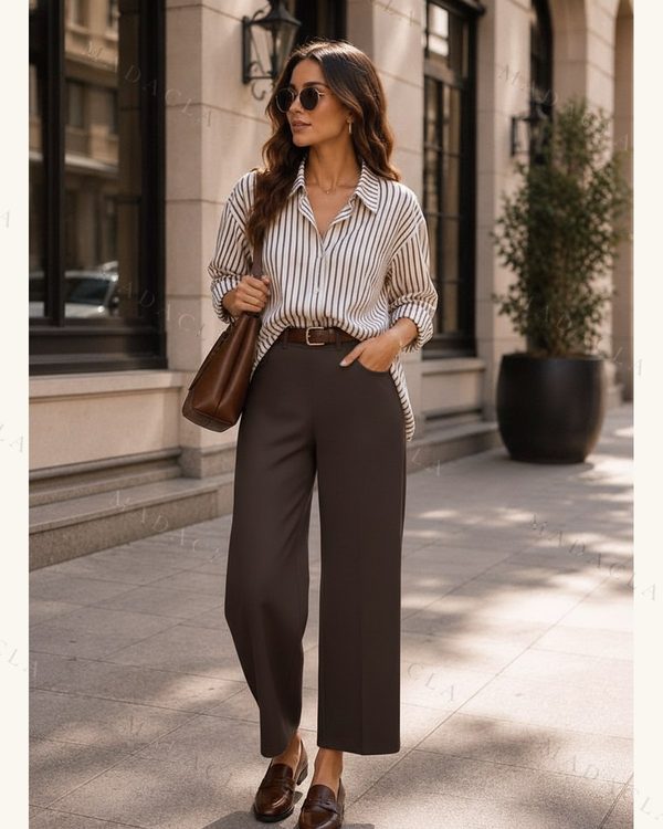 Pantalón ancho de color marrón oscuro, con tiro alto y bajo recto, de largo por encima del tobillo.