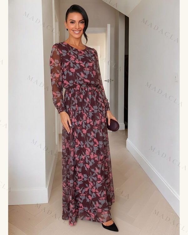 Vestido largo hasta los tobillos, estampado floral en burdeos, rosa y gris. De tejido vaporoso, cuello redondo, mangas largas y cintura elástica.